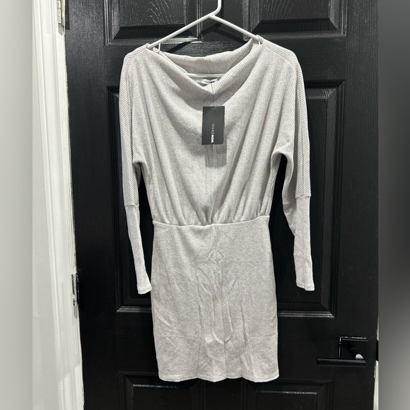 Off the shoulder dress - Picture 2 of 4